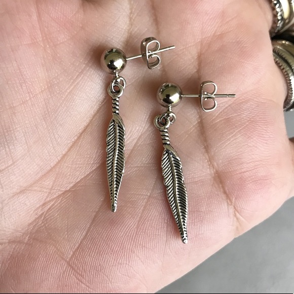 🔴Silver feather earrings . silver ball nickel free dangly boho earrings - Picture 7 of 9